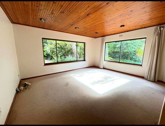 6 BEDROOM HOUSE FOR SALE IN PANORAMA